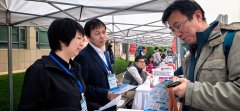 进行清晰、具体的解答；针对家长遍及关怀的结